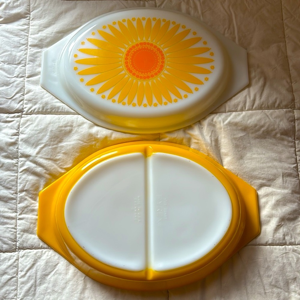 Vintage Pyrex Divided Dish